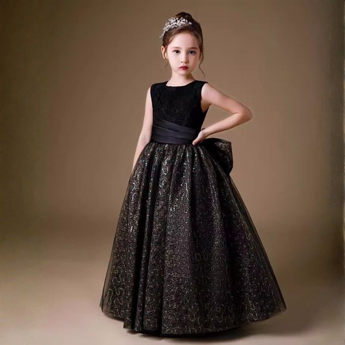 love, charlotte - 貴氣蕾絲立體摺婚紗緞腰帶燙金繡片紗裙無袖長禮服 - 黑色