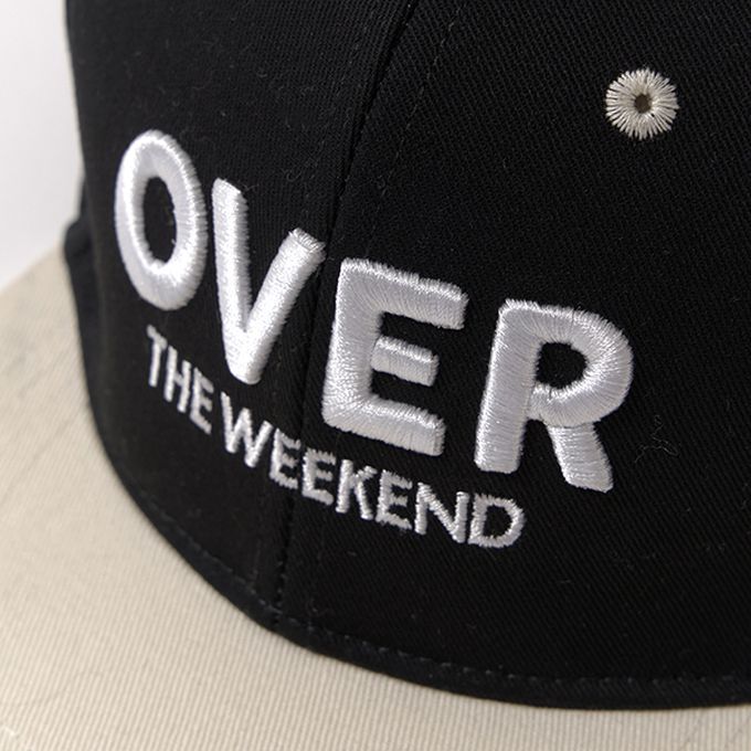 日本 b-ROOM - 帥氣撞色刺繡標語棒球帽-米白x黑帽簷 (54cm)