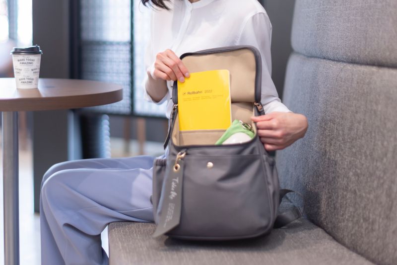 日本 Nicott - Take me 日劇感輕量10口袋尼龍後背包/媽媽包-經典黑 (28x18x37cm)