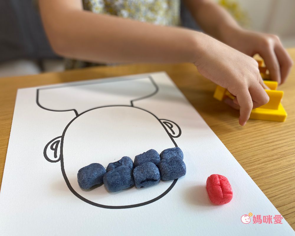 Donerland - 魔法迷您玉米黏土-鱷魚-工具刀*1+吸水海棉墊*1+盒裝背面附有教學說明