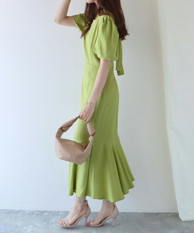 日本 BLUE EAST - 時光漫漫後綁帶泡泡袖洋裝-簡約黑