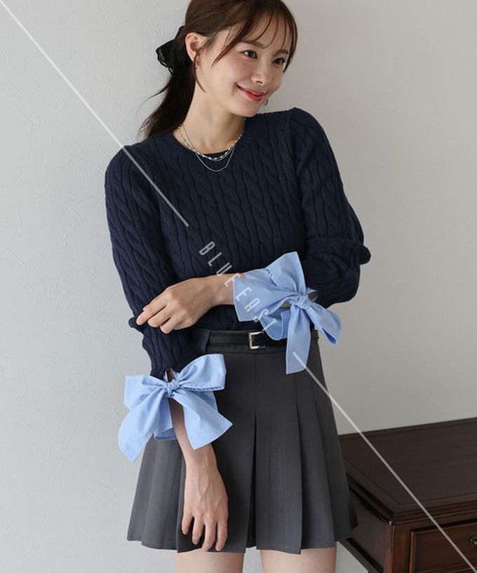 日本 BLUE EAST - 亮麗蝴蝶結緞帶袖麻花針織上衣-海軍藍