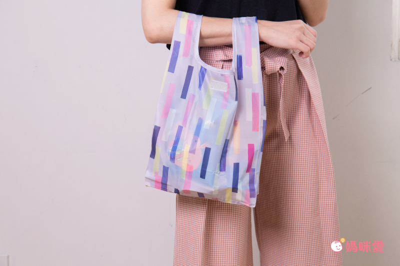 日本 3carat - 超輕量可捲收隨身購物袋/環保袋-簡約草寫文章-白 (43x25cm)