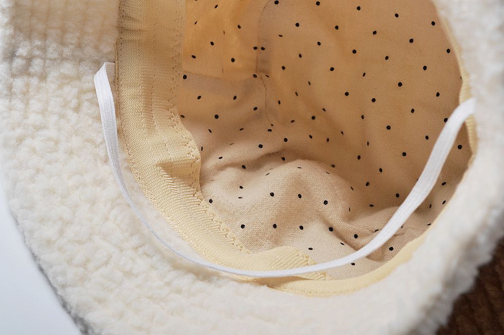 毛絨絨毛帽-笑臉繡花-米白色