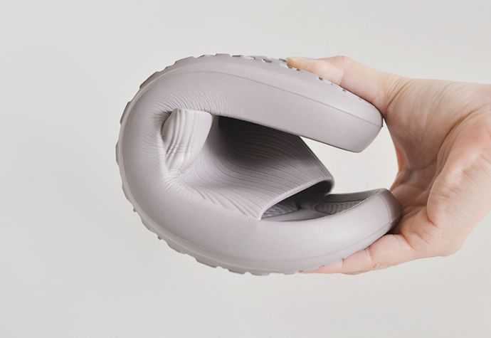 家窩 - MIT 雅漫EVA輕量釋壓厚軟底防滑拖鞋-男款-雅痞黑