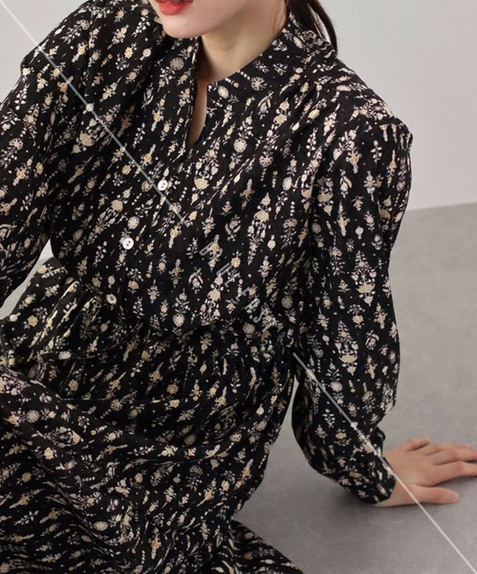 日本 BLUE EAST - [人氣款]簡約抽繩收腰長袖洋裝-斑點小花-黑