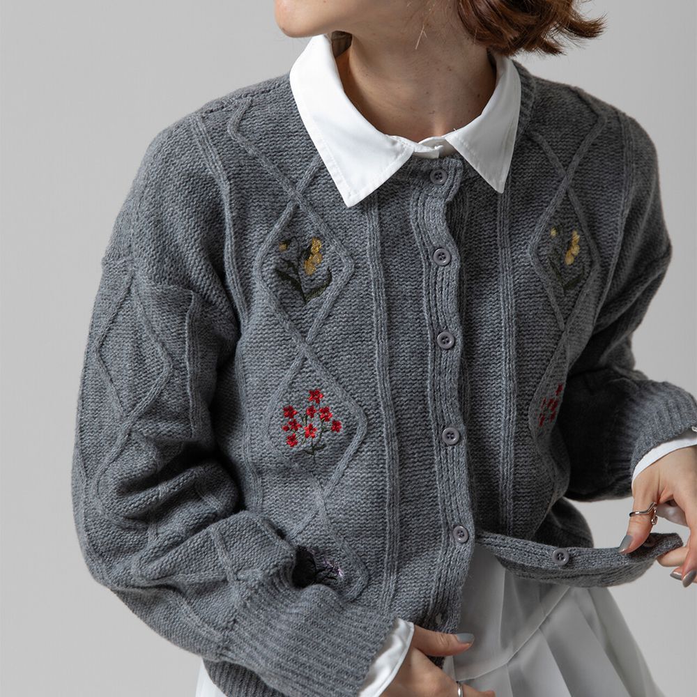 文藝風小花刺繡立體針織開襟衫-灰