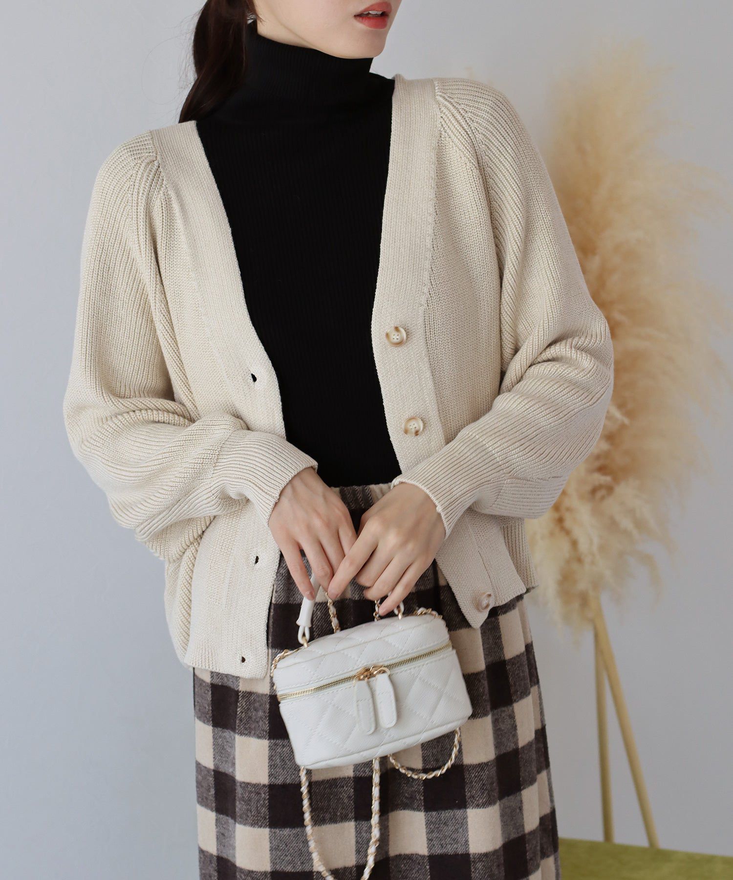 日本 BLUE EAST - 百搭V領彈性針織外套-米杏