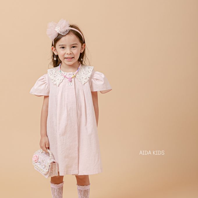 韓國 AIDA - 花紋雕飾領泡泡袖連身洋裝-淺粉