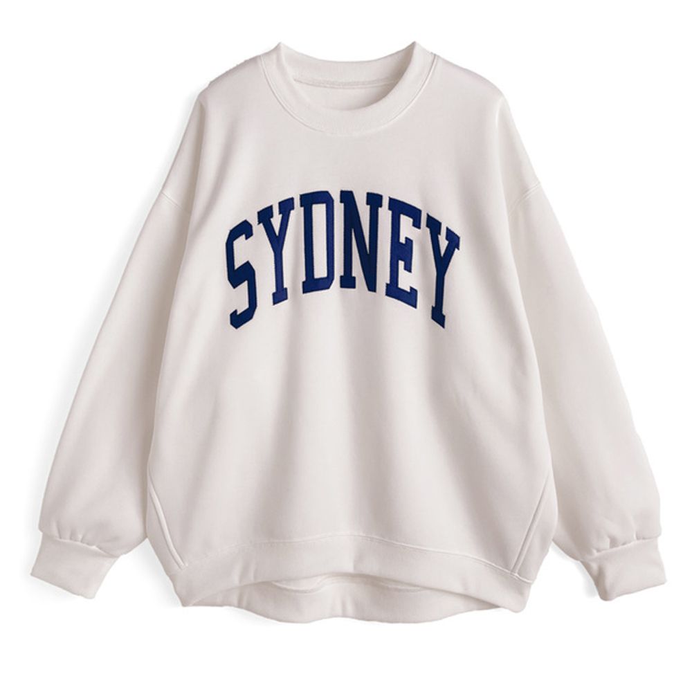 英文刺繡寬鬆休閒大學T-SYDNEY-象牙白 (F)