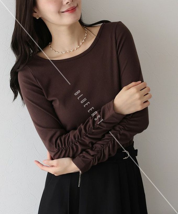 日本 BLUE EAST - 個性皺褶顯瘦U領合身長袖上衣-粉