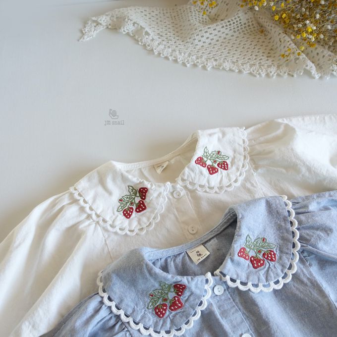 韓國 Jmsnail - 草莓刺繡領點綴澎澎袖襯衫-藍