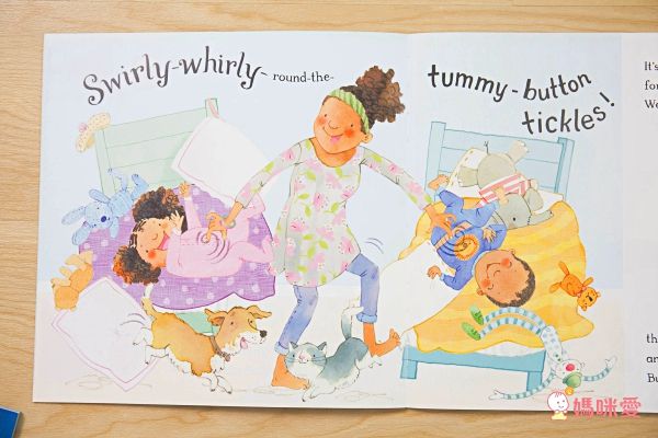 孩子超愛音效書單本160元❤ 1歲起英文遊戲操作書！玩到跟著節奏搖擺囉♫