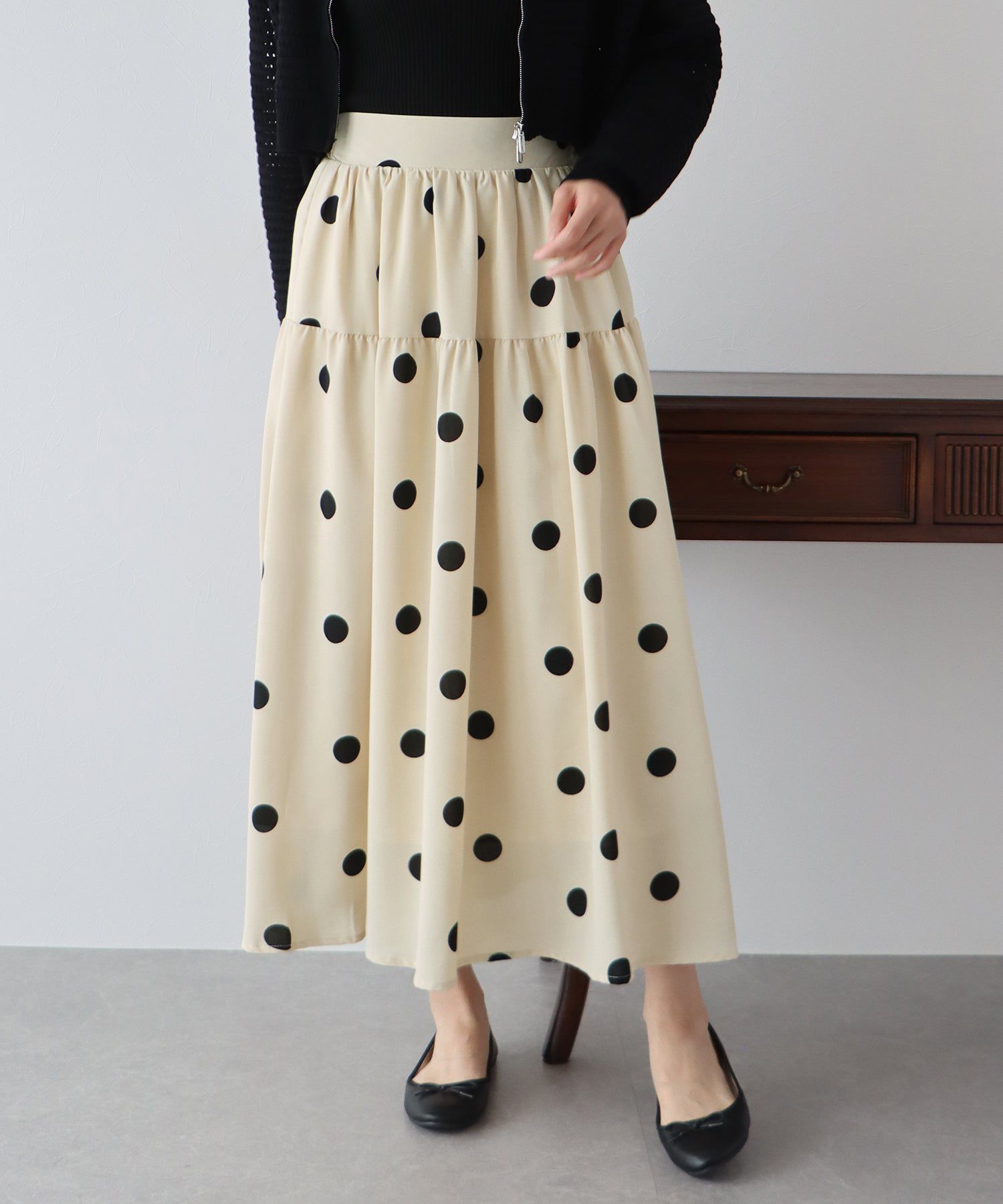 日本 BLUE EAST - 時尚波普點點修身長裙-黑