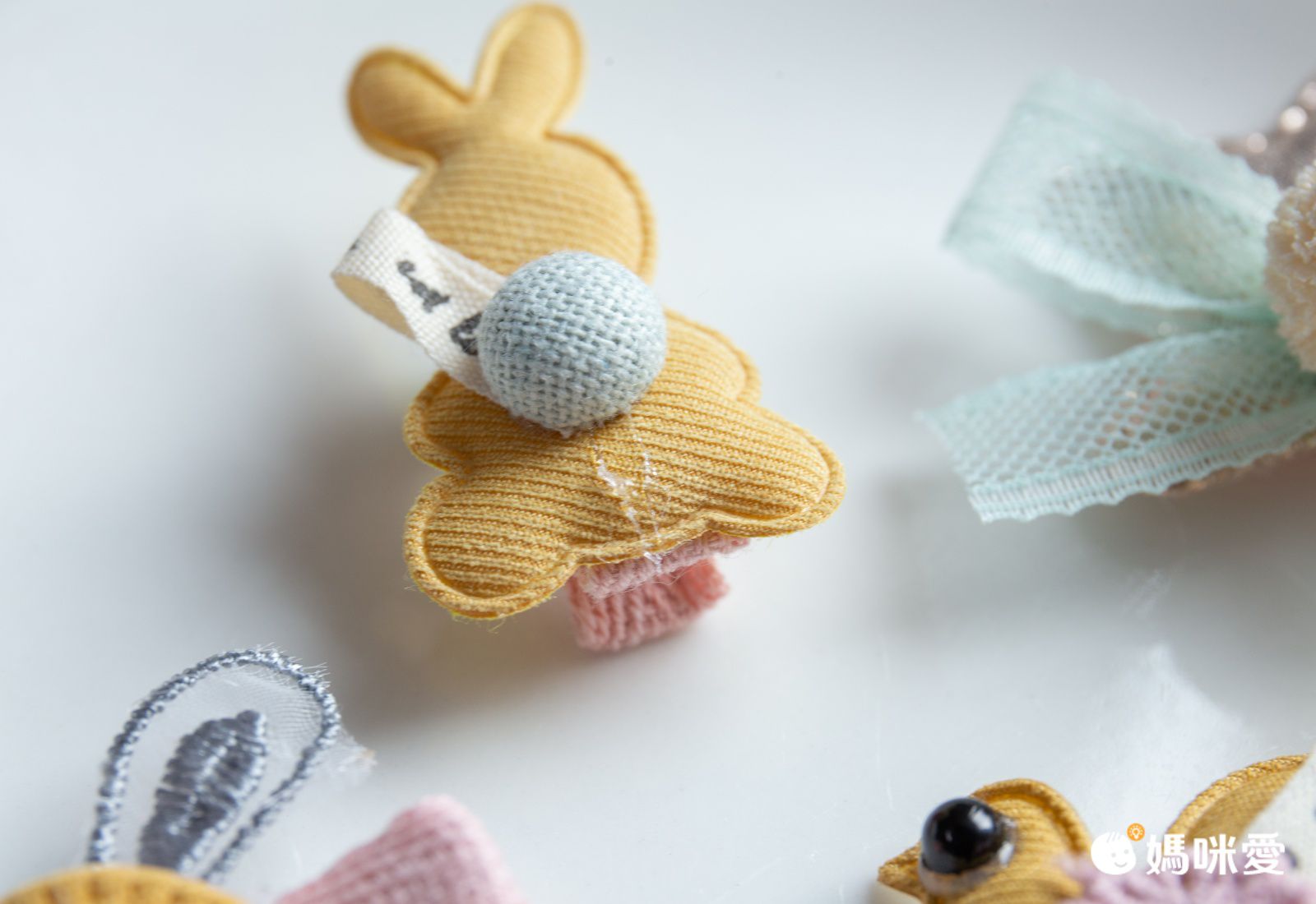 手工拼布蕾絲髮夾-小黃鳥 (一組5入)