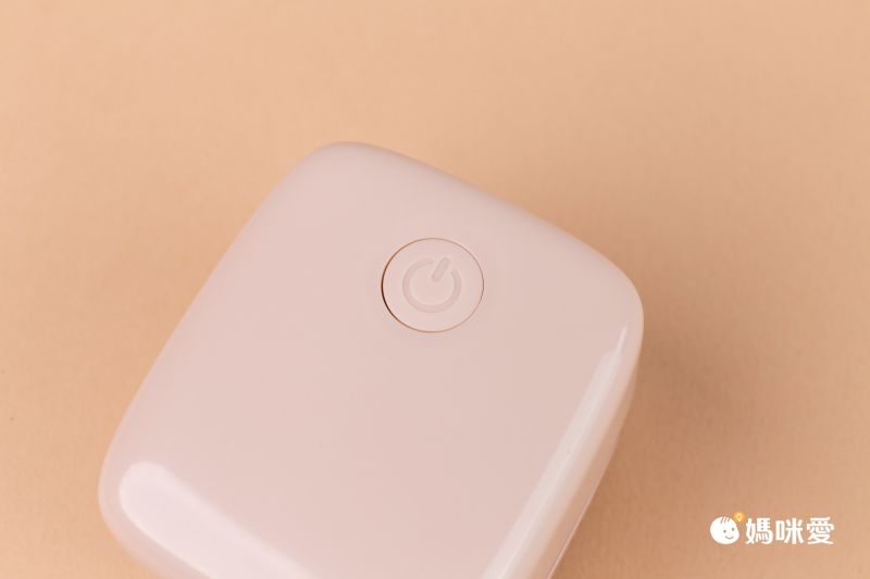 日本文具 SONIC - 電動桌面迷你吸塵器(紙屑/橡皮擦屑)-文青方型-深藍 (6×5.7×7cm)