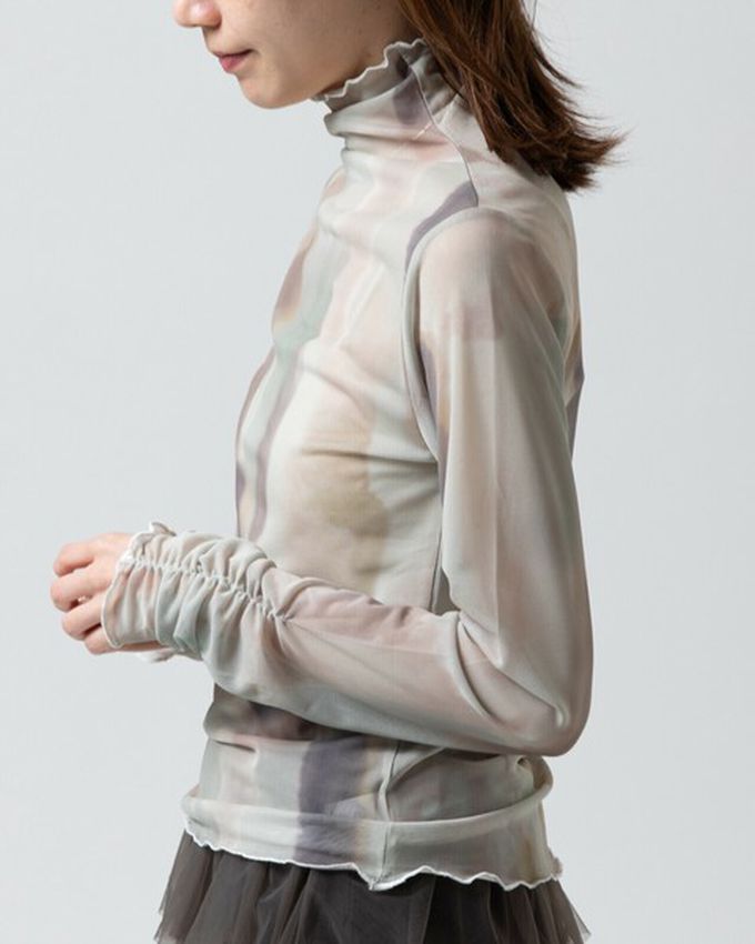 日本 gleam - 水彩畫風透膚皺摺高領長袖上衣-米杏x卡其灰系