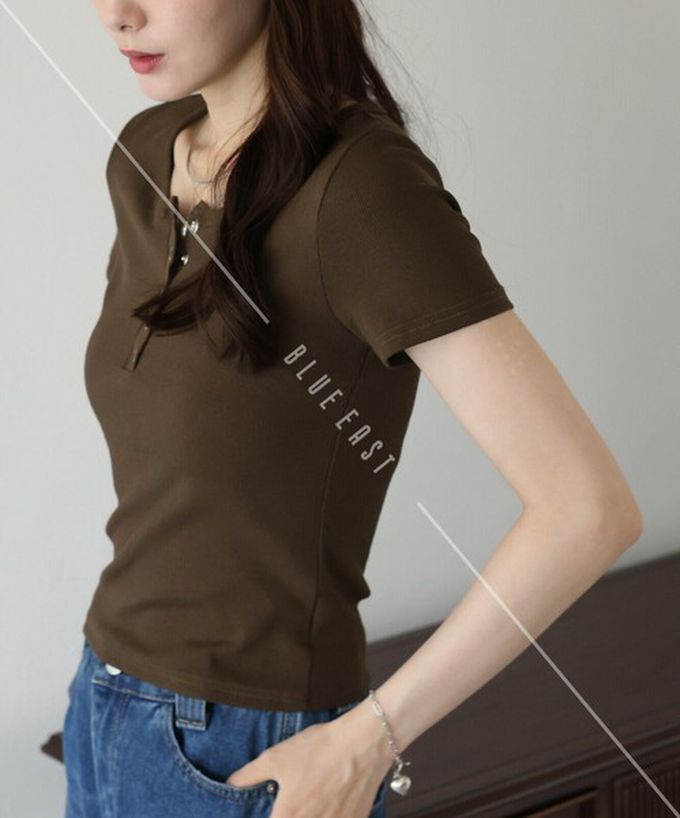 日本 BLUE EAST - 亨利領合身美型短袖上衣-黑