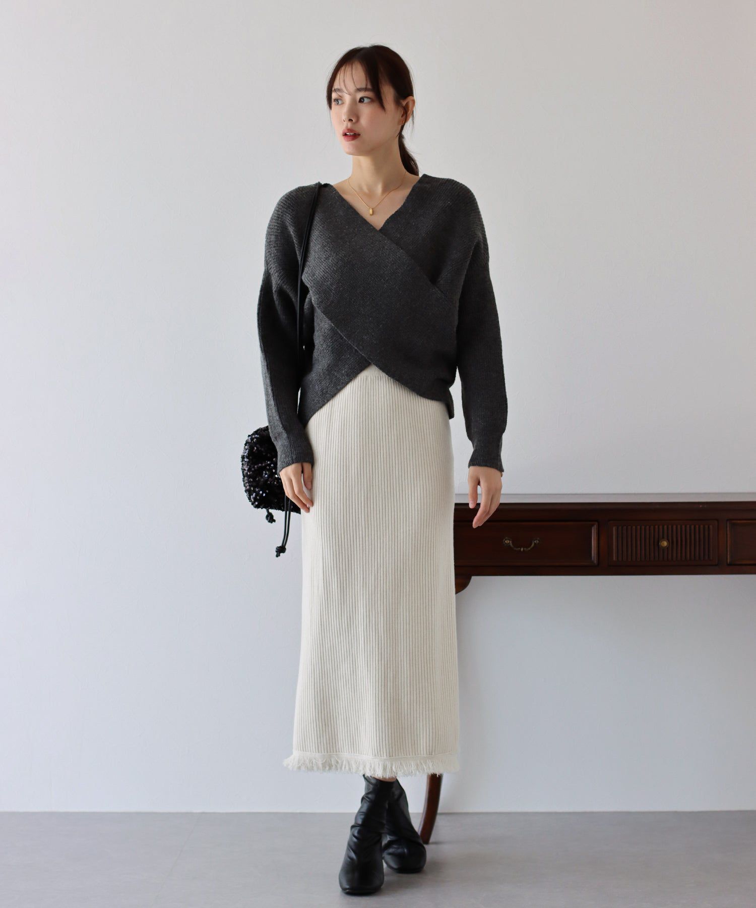 日本 BLUE EAST - 下擺流蘇俐落感針織長裙-白