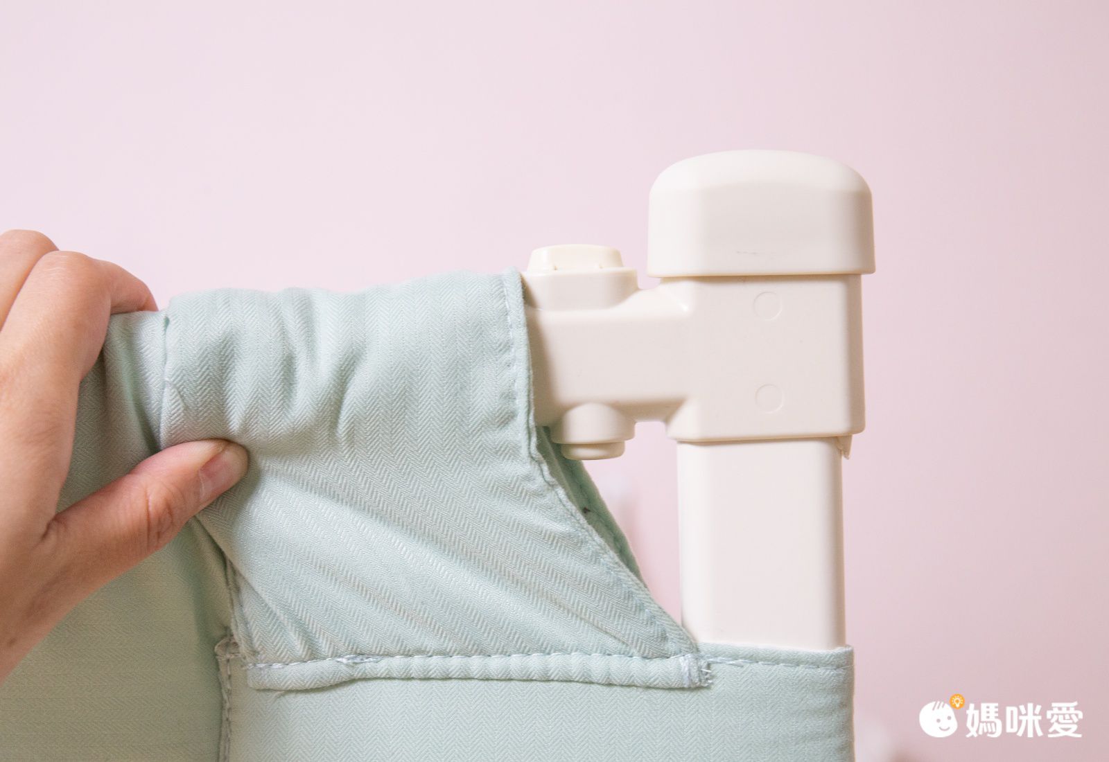 YODA - 垂直升降床邊護欄-果實灰