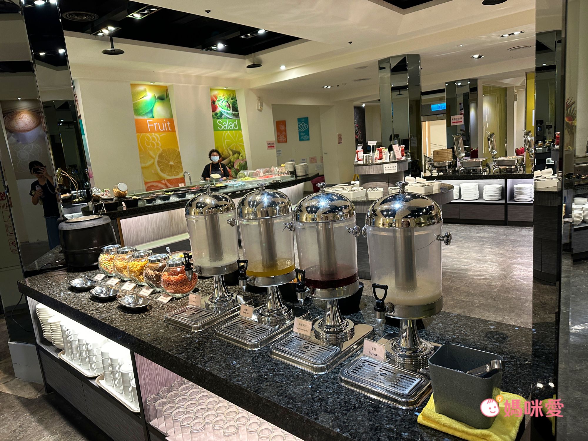 親子友善【承攜行旅 高雄六合館】破百坪賽車場 / 戶外泳池