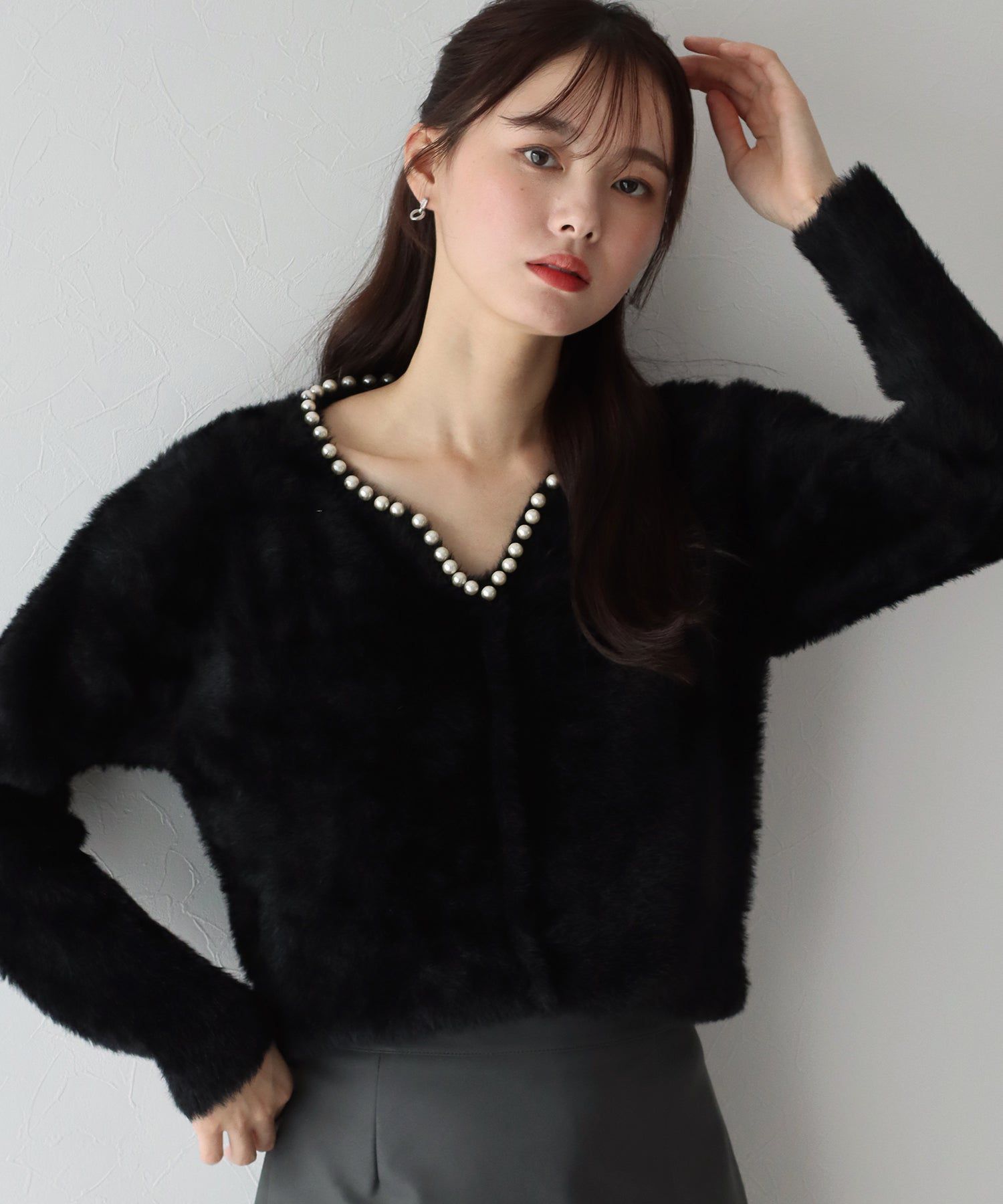 日本 BLUE EAST - 小貴氣珍珠領毛絨針織上衣-卡其