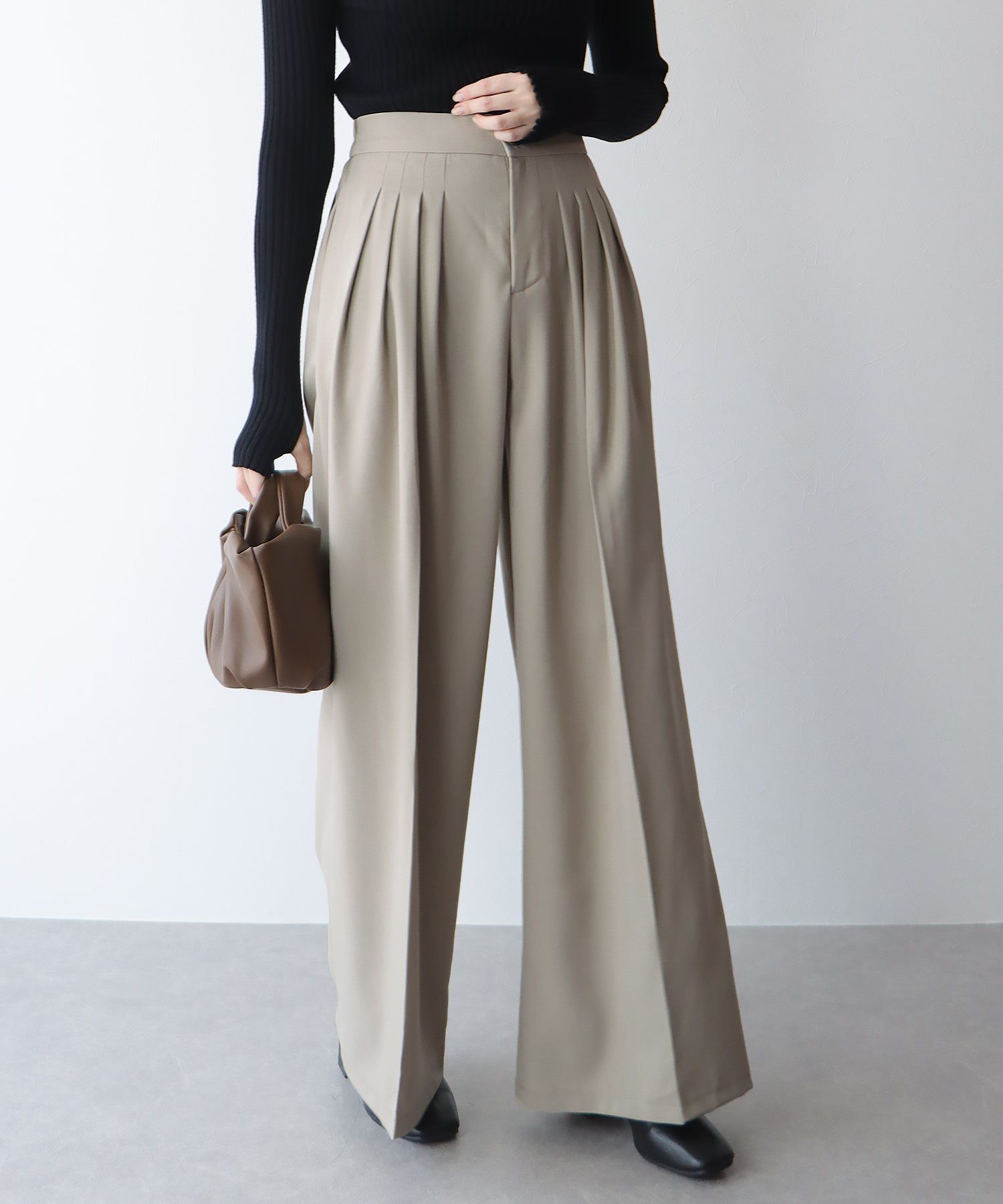 日本 BLUE EAST - 修長美腿打褶西裝褲-深棕