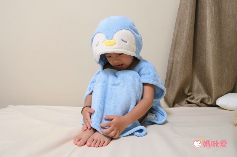 日本 LIV HEART - 5倍吸水力蓬鬆柔軟 兒童連帽背心浴袍-花貓-白 (長60cm)