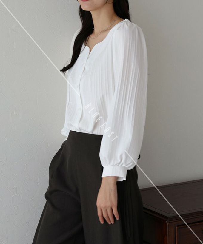 日本 BLUE EAST - 甜美心型領線條紋理長袖襯衫-白