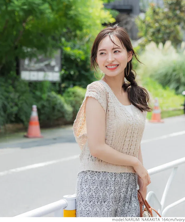 日本 COCA - 清新花朵鉤針小背心-米杏