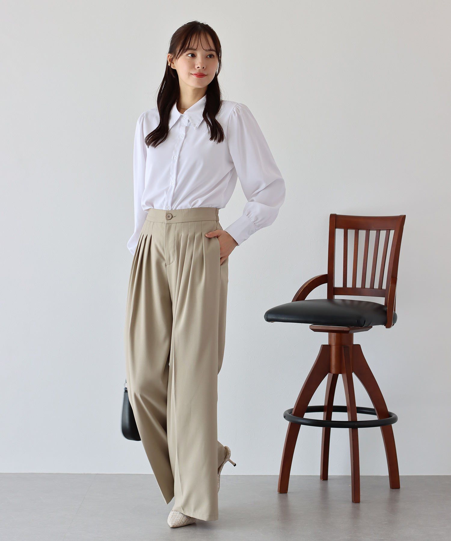 日本 BLUE EAST - 優雅紐結雪紡長袖襯衫-印花-淺杏