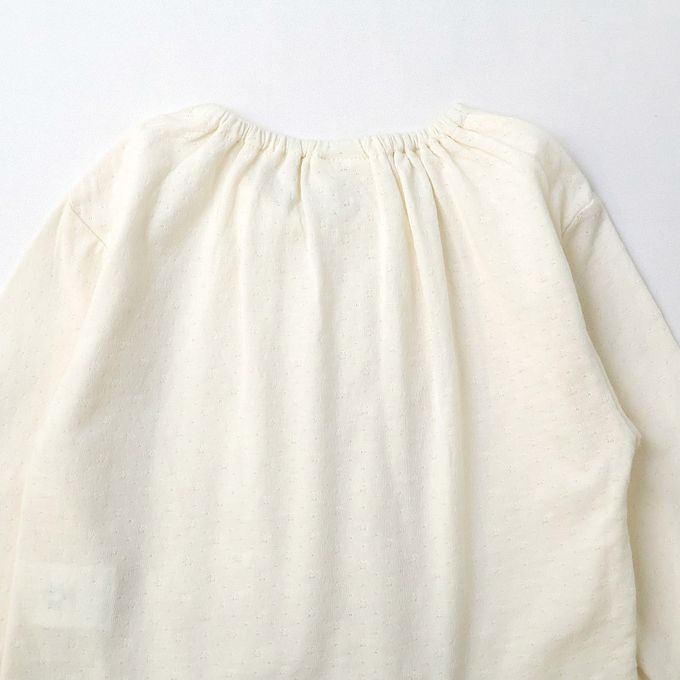 日本 ZOOLAND - 胸前層次摺邊圓領長袖上衣-緹花紋理-米白