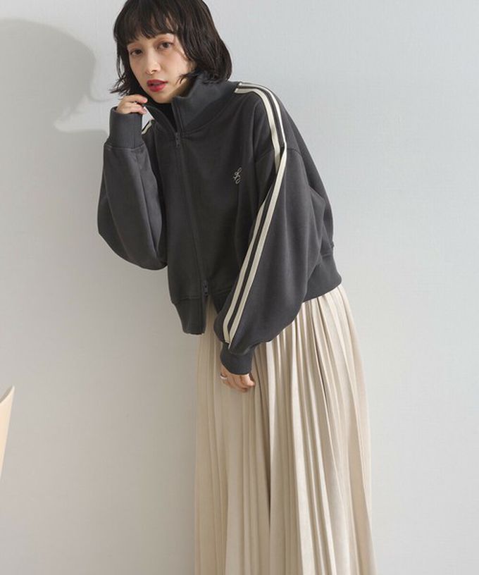 日本 ELENCARE DUE - 麂皮短絨休閒配色運動風夾克-炭黑x米杏領