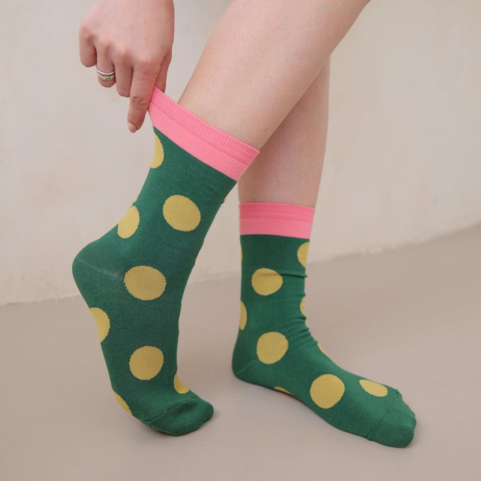 韓國Marian - 撞色大圓點中筒襪-白X黑 (Free)