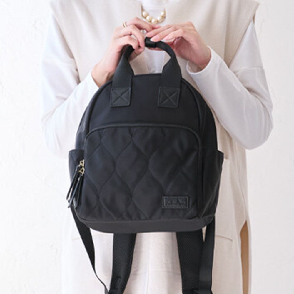 6口袋輕量絎縫時尚小巧後背包-全黑