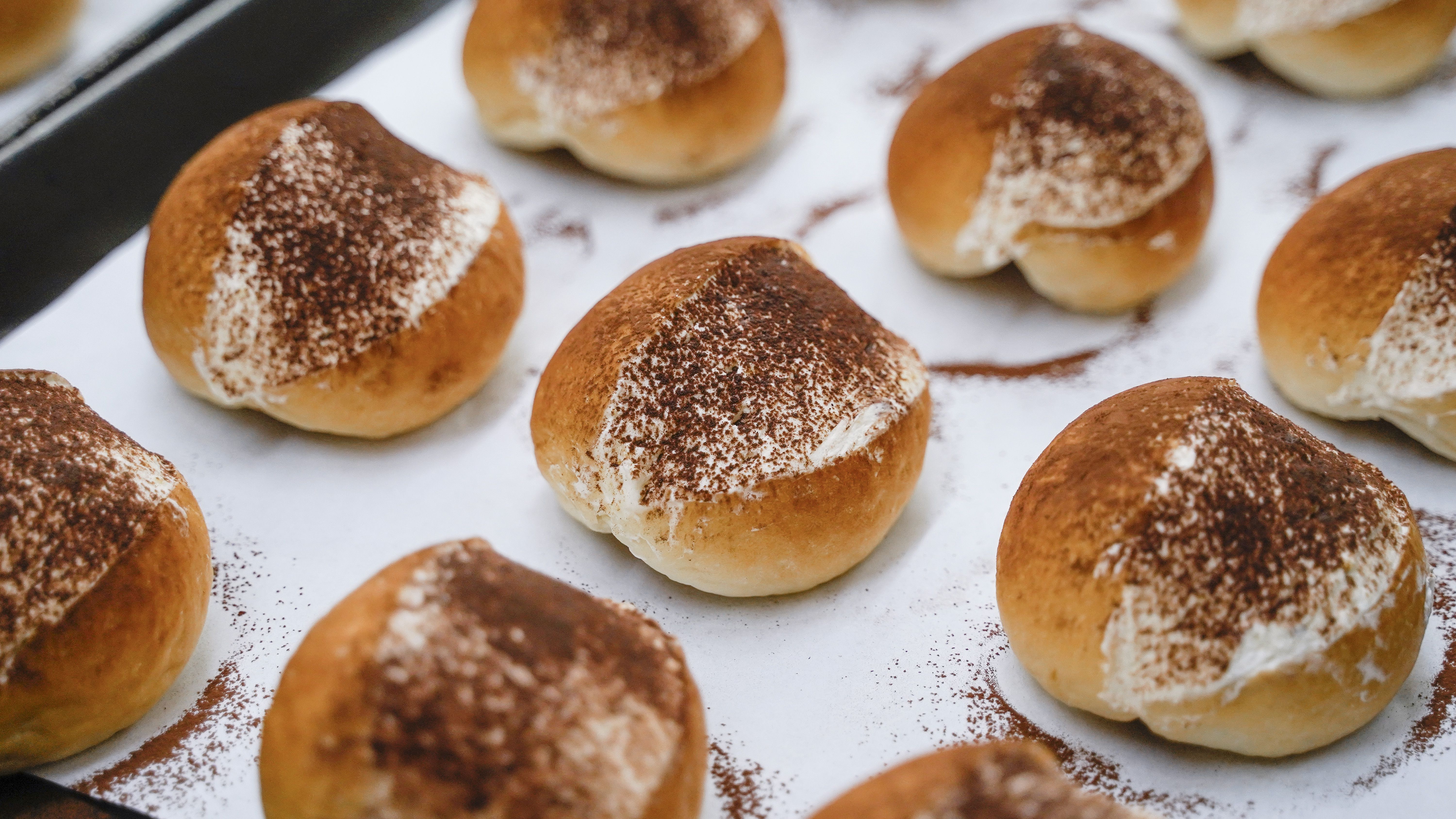 奧瑪烘焙 - 月銷萬顆羅馬生乳包8入組人氣熱銷組合-原味X2 + 提拉米蘇X2 + 芋泥布蕾X2 + 米歇爾・柯茲巧克力X2