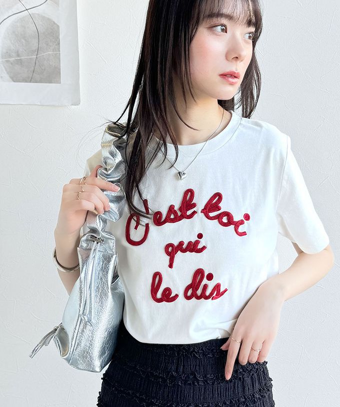 日本 Classical Elf - mily bilet 鮮明立體刺繡率性短袖T恤-黑