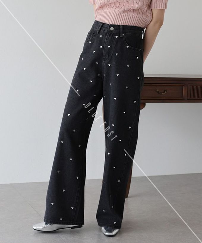 日本 BLUE EAST - 滿版愛心鉚釘高腰丹寧寬褲-淺藍