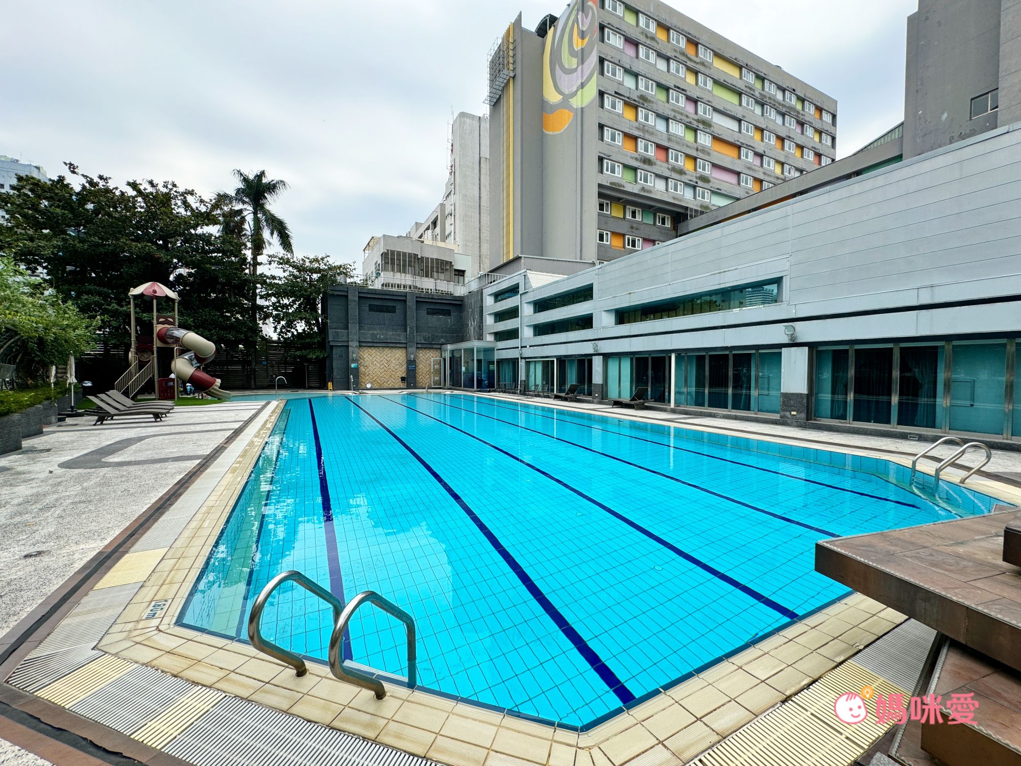 親子友善【承攜行旅 高雄六合館】破百坪賽車場 / 戶外泳池