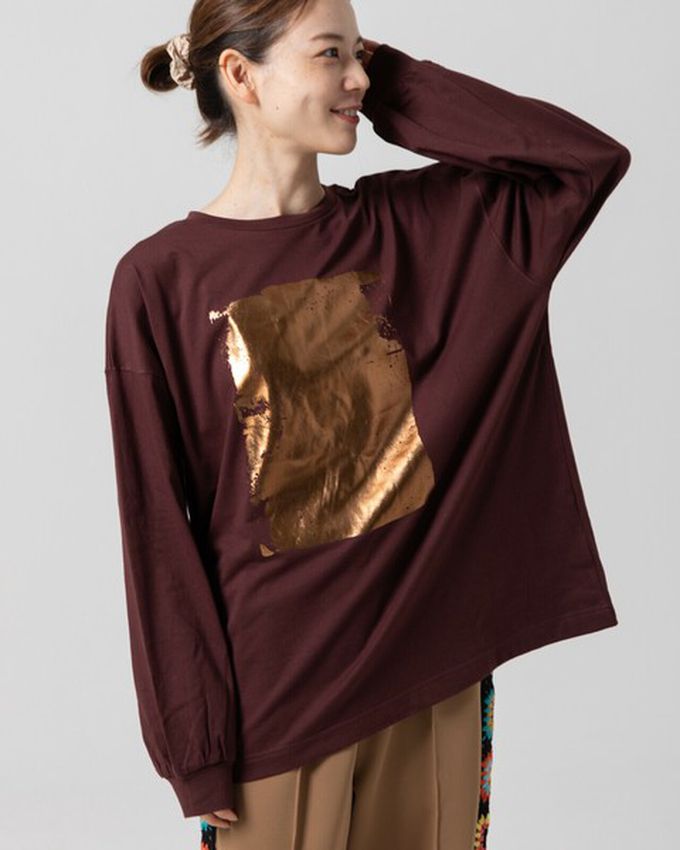 日本 gleam - 燙金時尚光澤廓形寬版長袖上衣-炭黑x銀