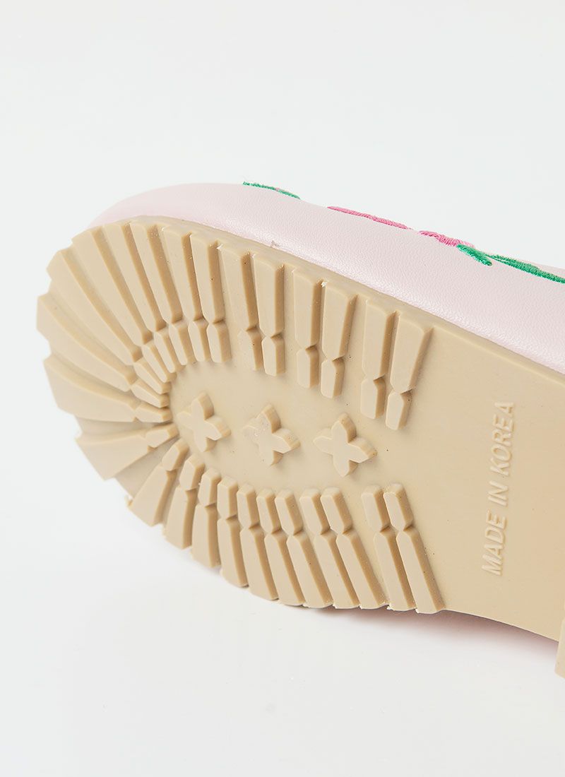 韓國 OZKIZ - 桃粉花刺繡點綴皮鞋-淺粉