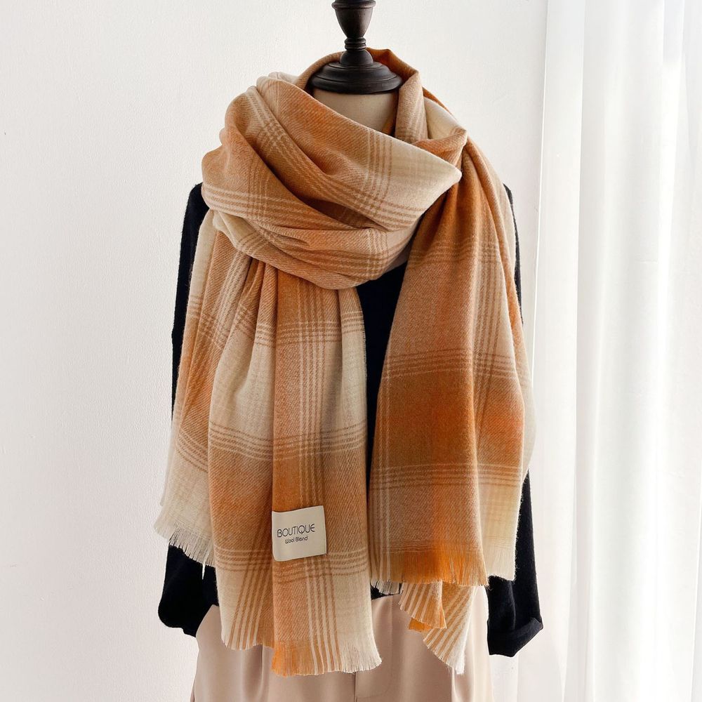 編媽精選 - 柔暖羊毛混棉細針織圍巾-漸層橘米 (208x73cm)