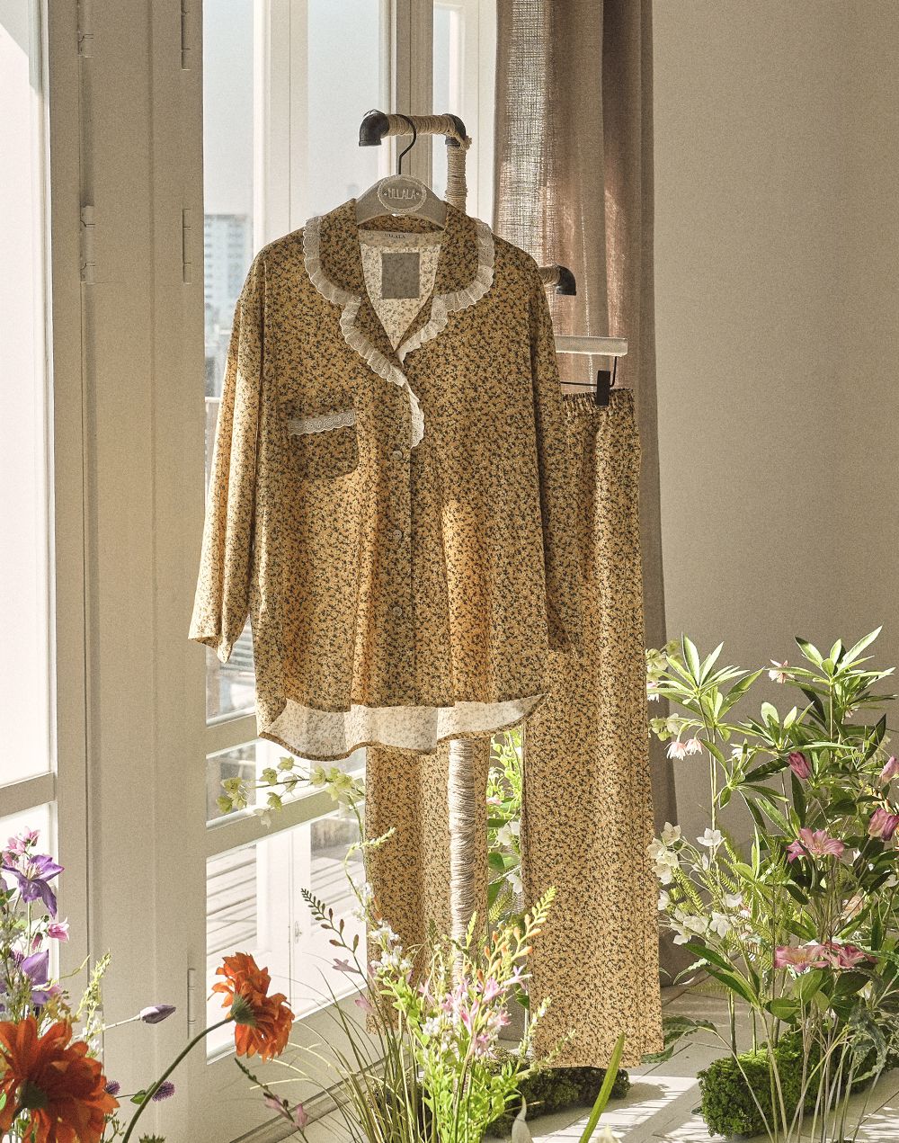 韓國 ULLALA - 活力暖黃碎花長袖睡衣-(兩件式)-黃 (FREE)