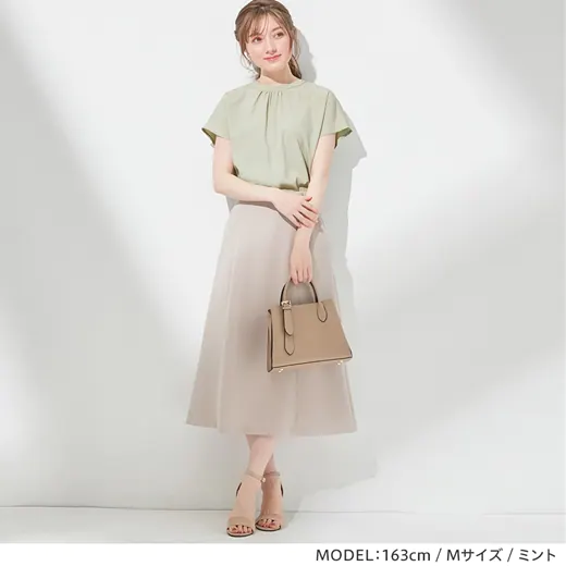 日本 BELLUNA - 氣質圓領抓皺雪紡短袖上衣-碎花-黑