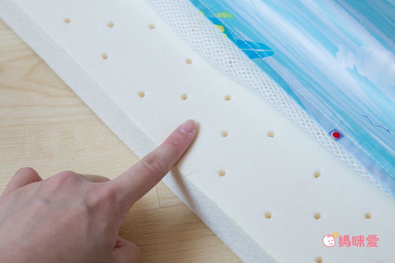 鴻宇 HongYew - 嬰兒幼童乳膠床墊+布套組-交通樂園-藍色 (60x120x4 cm)