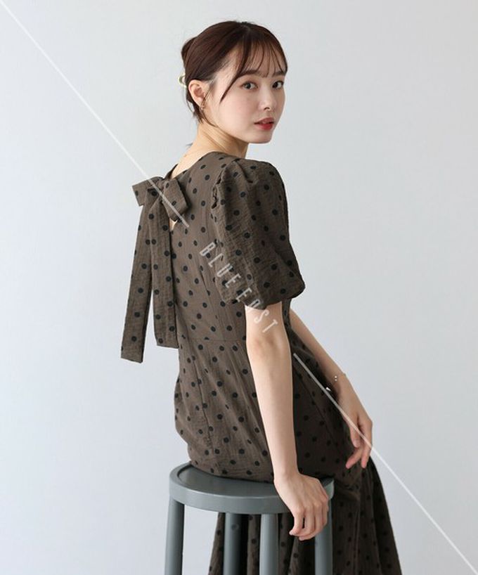 日本 BLUE EAST - 優雅方領後綁帶泡泡袖魚尾洋裝-波點-咖啡 (M)