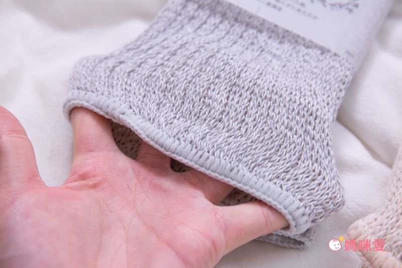 日本女裝代購 - 日本製 保暖襪套(絲綢添加)-長度52cm-純淨白 (F)