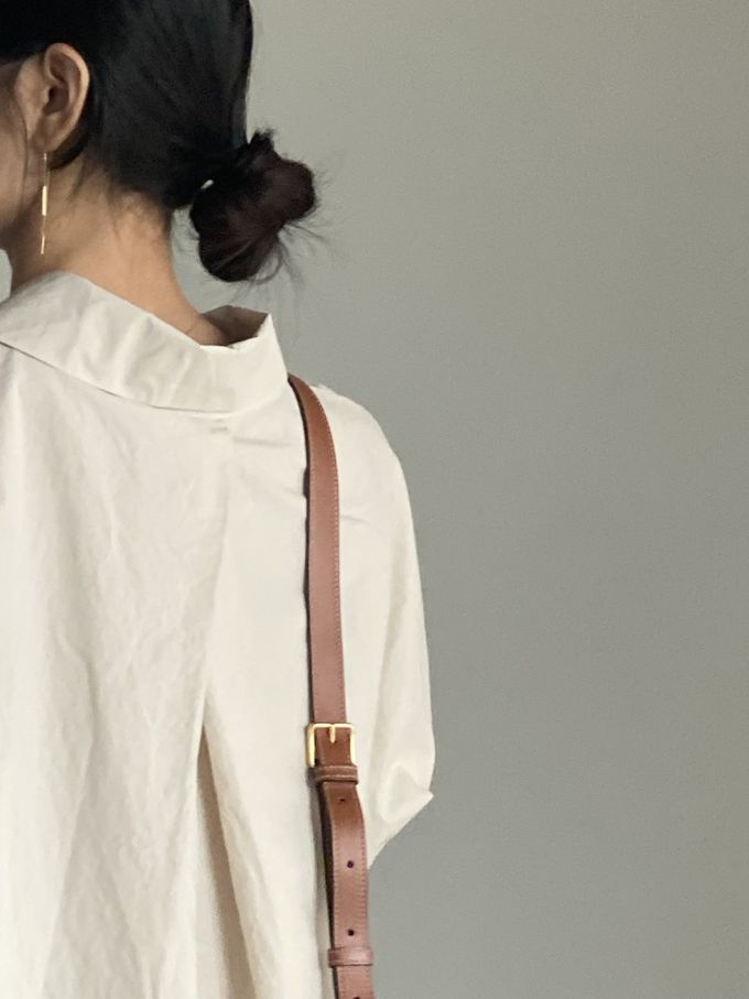 韓國女裝連線 - 知性背後抓褶翻領長袖襯衫-米杏 (FREE)