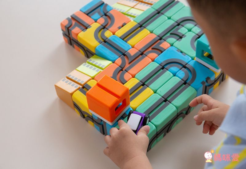 Qbi - 益智磁吸軌道玩具-成長探索系列-兒童同樂組-[獨家送]經典方塊4入擴充包(顏色隨機)