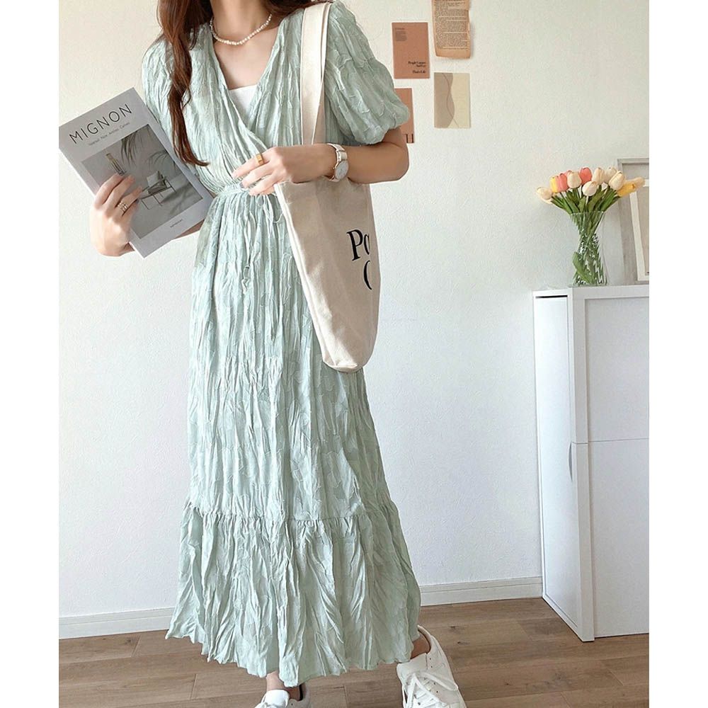 透膚露背花卉皺摺深V泡泡袖洋裝-淺綠